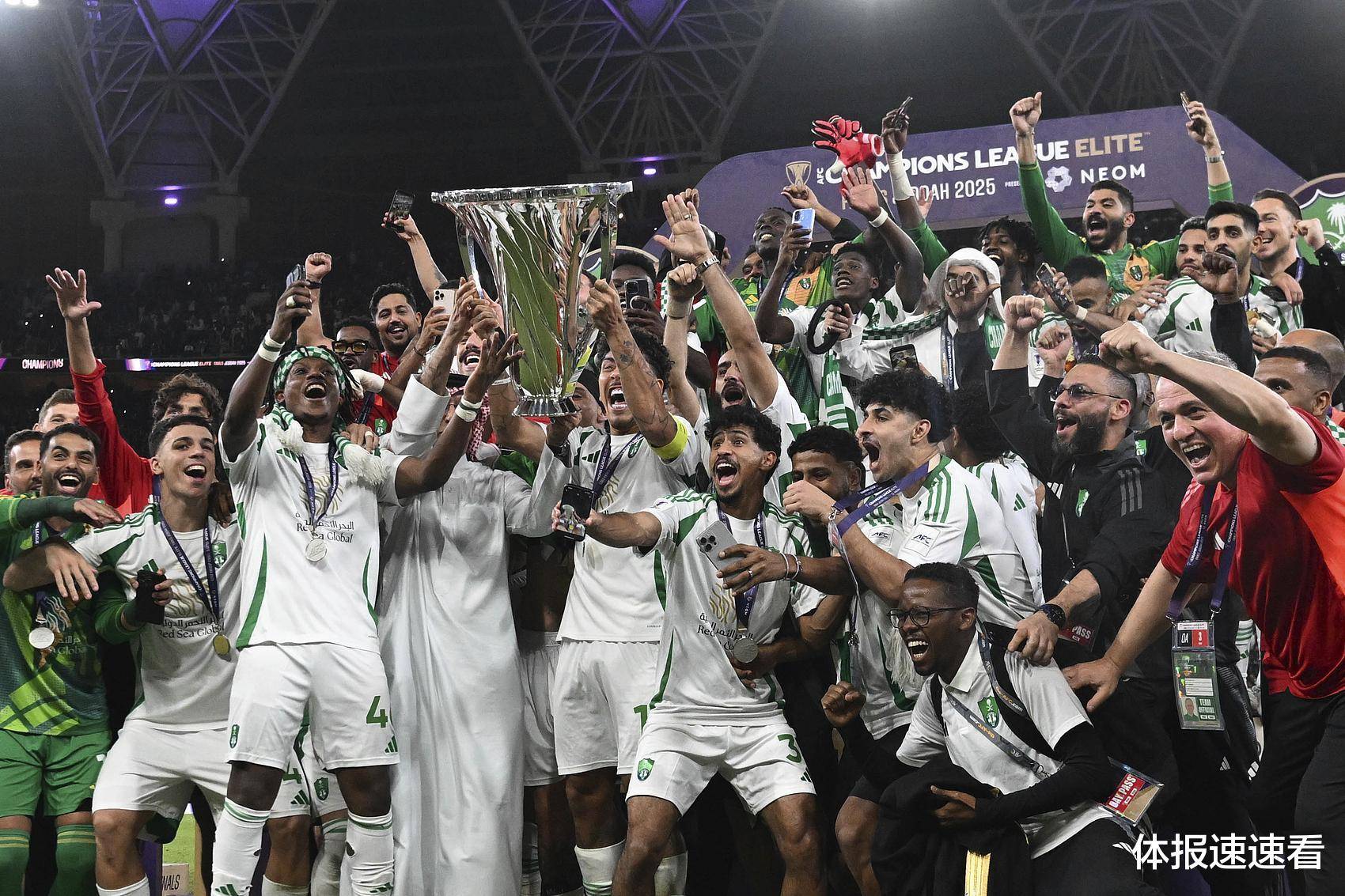 队长率领全队取得胜利，球队登上胜利之巅的简单介绍