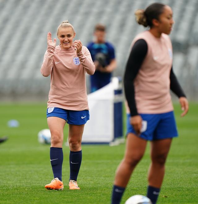 丹麦女足队员表现出色，让人耳目一新的简单介绍