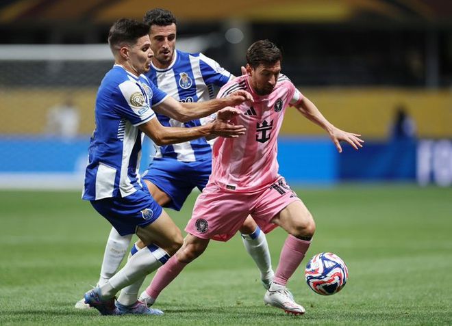 包含波尔图遭遇争议红牌，那不勒斯乘势反超比分完成逆转的词条