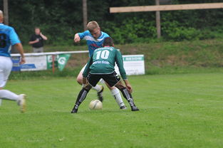 西甲四强战对决在即！曼联演练定位球，波尔图密集防守应对